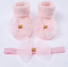 Load image into Gallery viewer, Baby Bow Socks &amp; Headband
