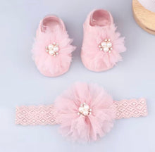 Load image into Gallery viewer, Baby Headband &amp; Socks 2pc set
