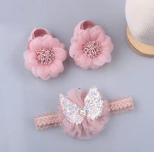 Load image into Gallery viewer, Baby Headband &amp; Socks 2pc set
